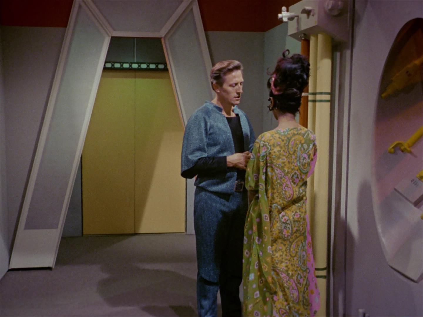 ariane179254_StarTrek_2x10_TheJourneyToBabel_0309.jpg
