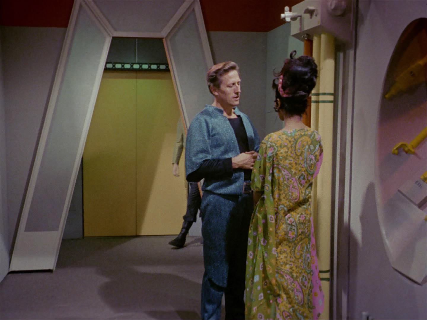 ariane179254_StarTrek_2x10_TheJourneyToBabel_0310.jpg