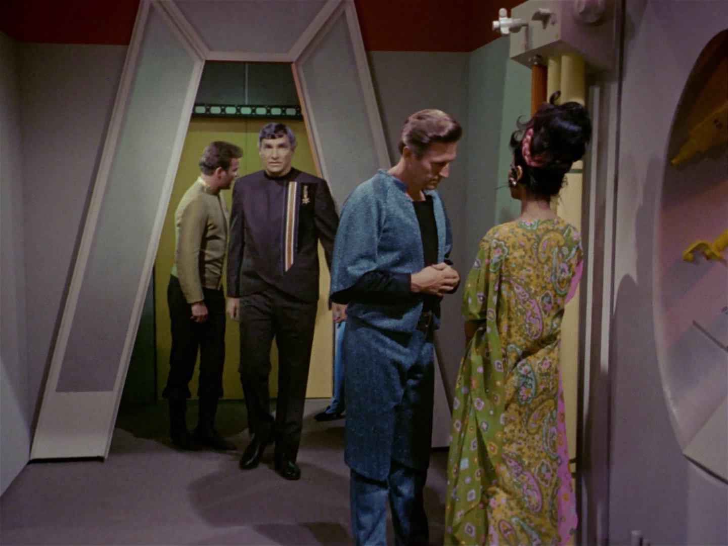 ariane179254_StarTrek_2x10_TheJourneyToBabel_0313.jpg