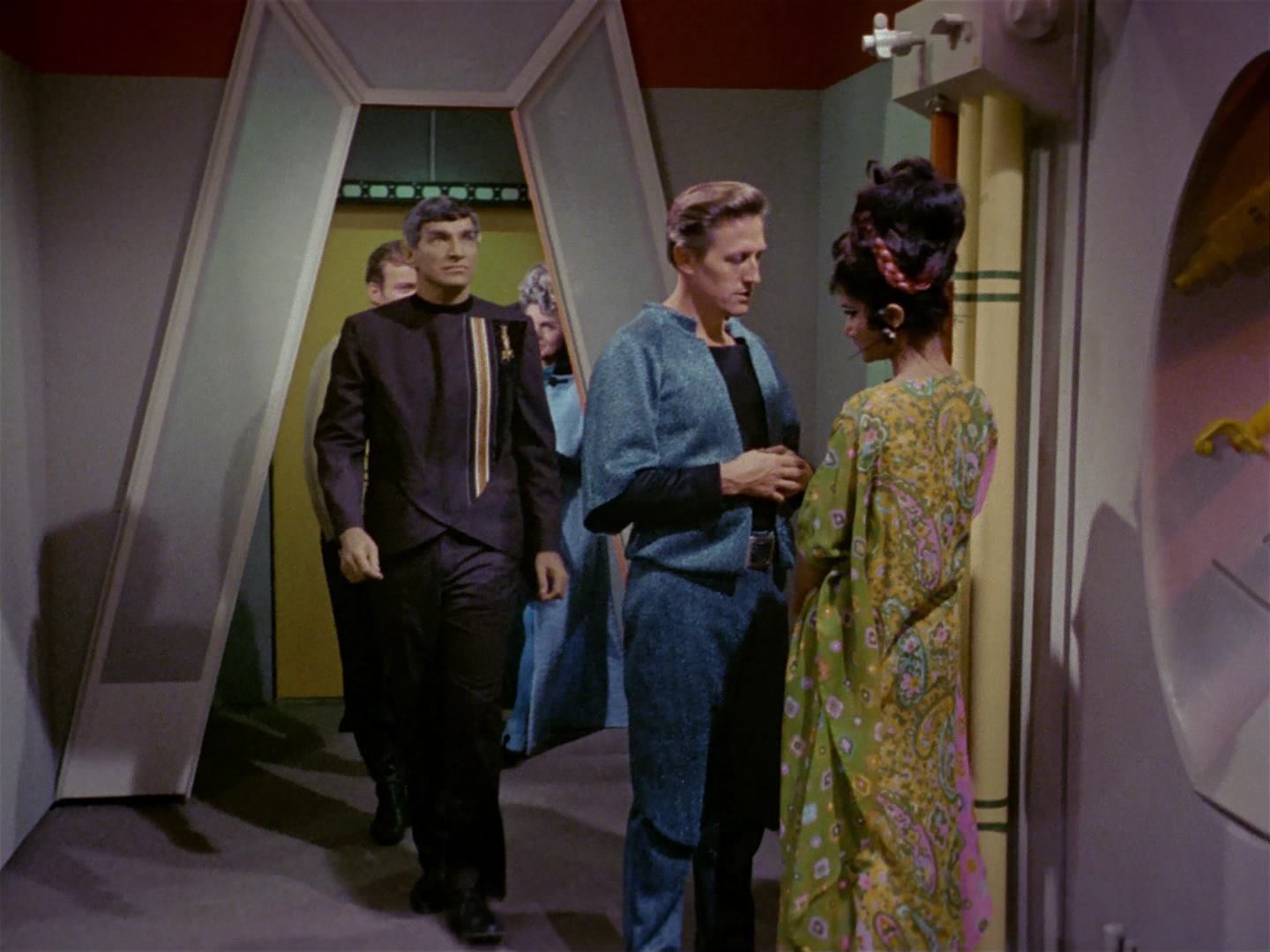 ariane179254_StarTrek_2x10_TheJourneyToBabel_0314.jpg