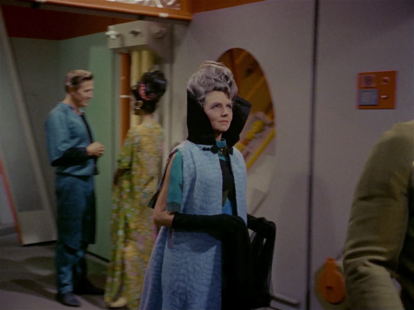 ariane179254_StarTrek_2x10_TheJourneyToBabel_0321.jpg