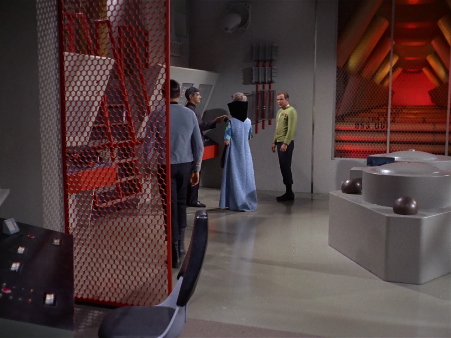 ariane179254_StarTrek_2x10_TheJourneyToBabel_0378.jpg