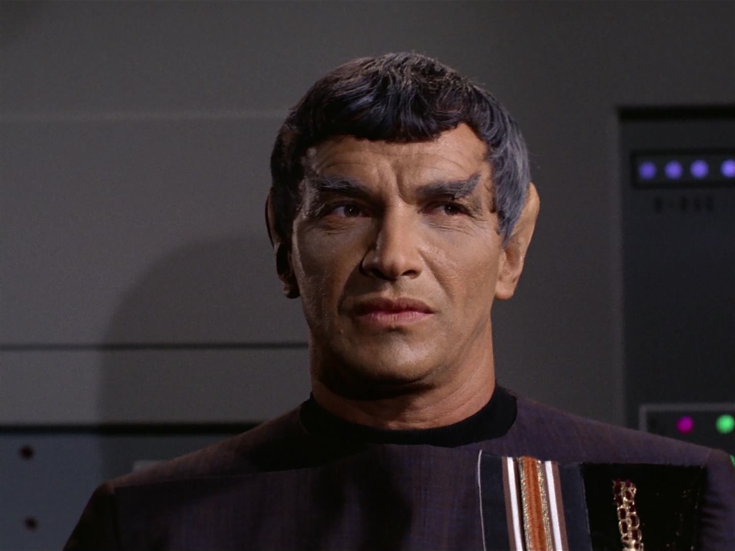 ariane179254_StarTrek_2x10_TheJourneyToBabel_0390.jpg