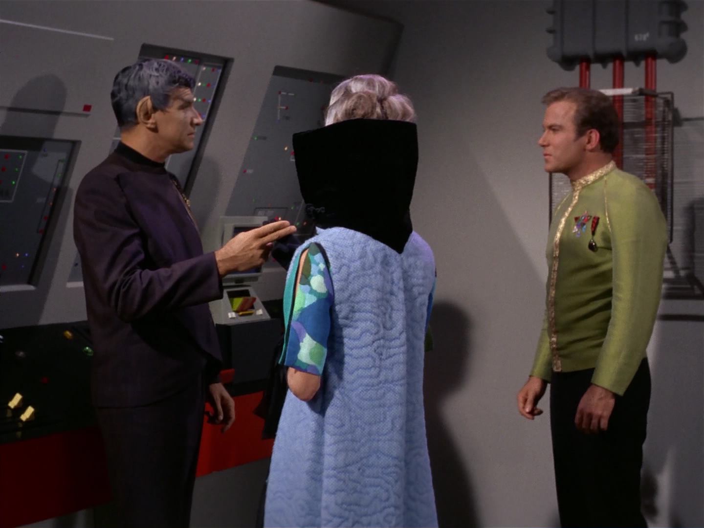ariane179254_StarTrek_2x10_TheJourneyToBabel_0414.jpg