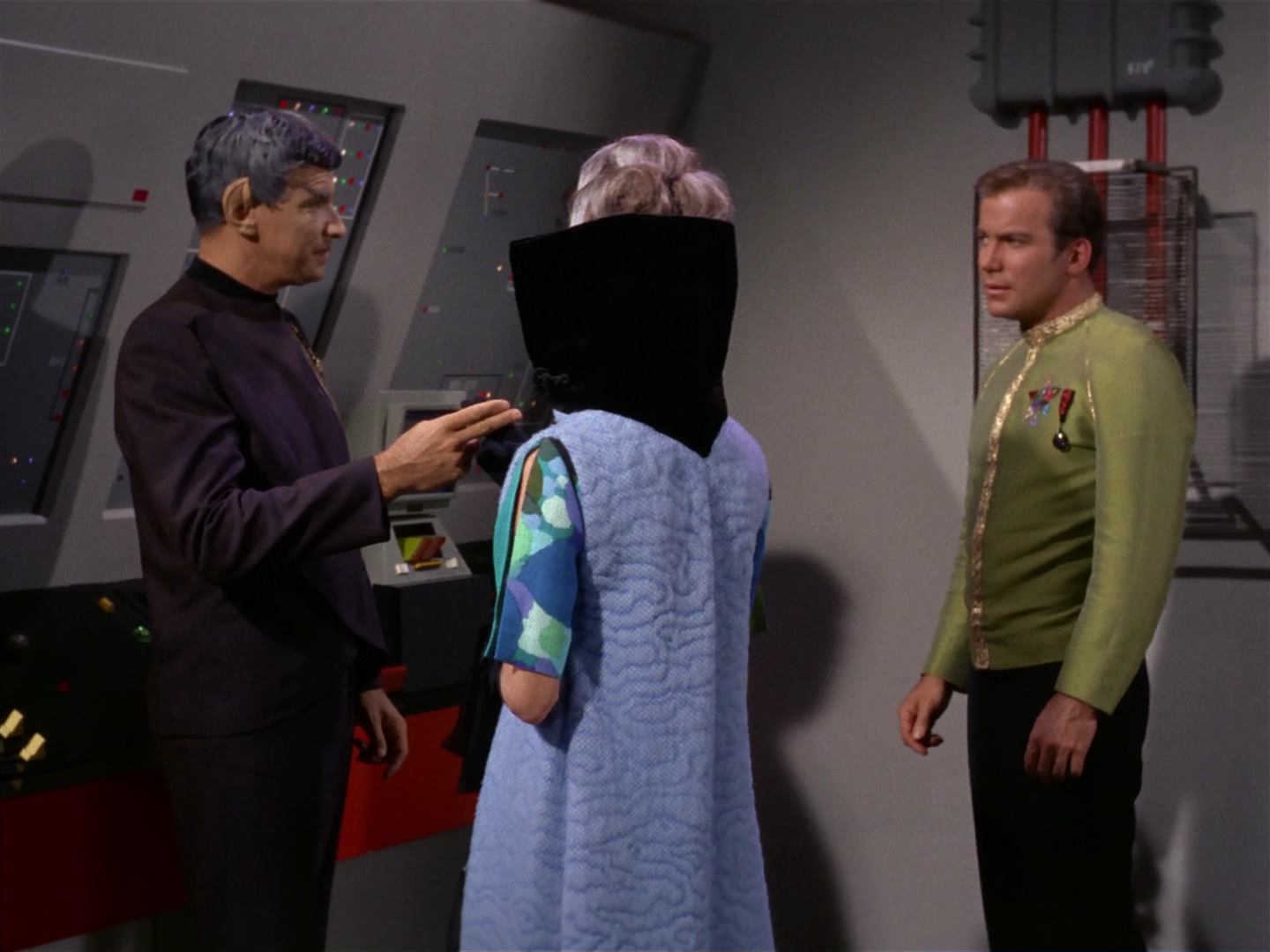 ariane179254_StarTrek_2x10_TheJourneyToBabel_0418.jpg