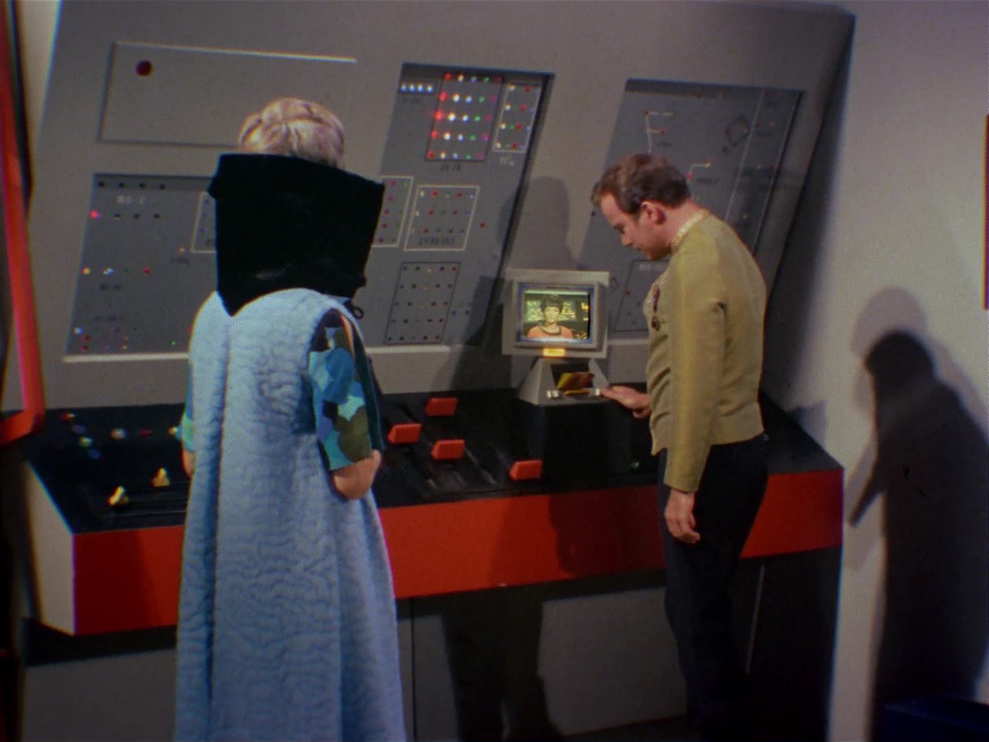 ariane179254_StarTrek_2x10_TheJourneyToBabel_0543.jpg