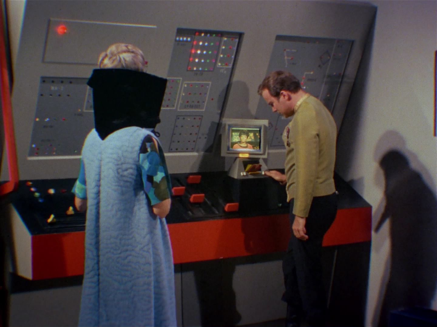 ariane179254_StarTrek_2x10_TheJourneyToBabel_0547.jpg