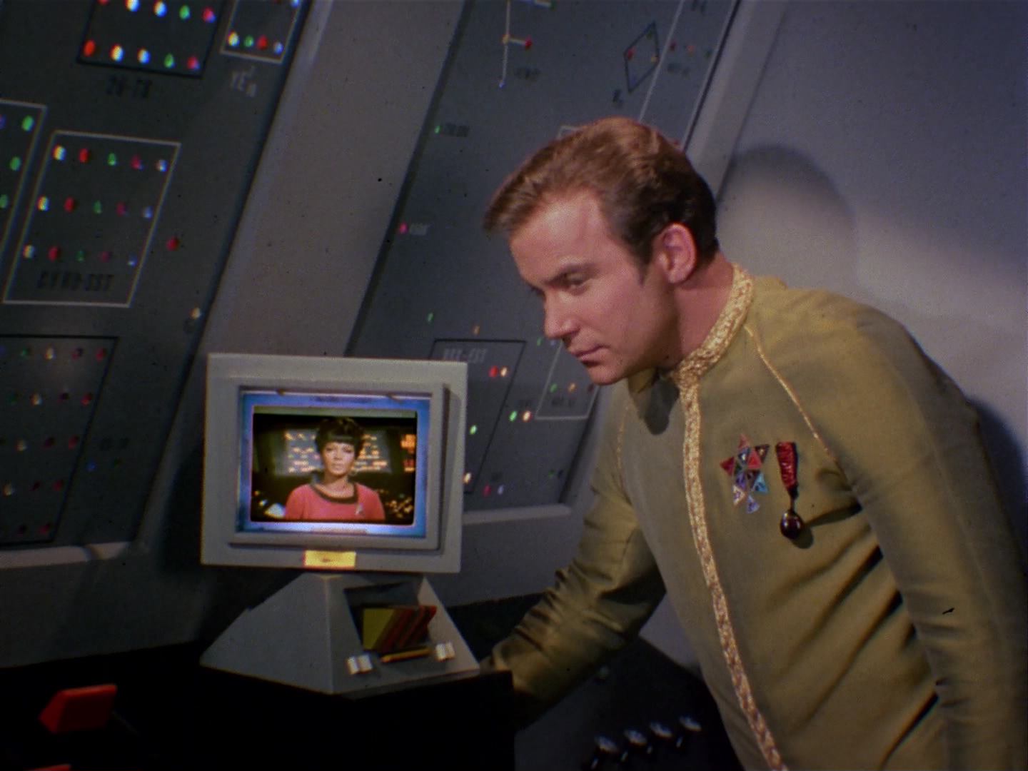 ariane179254_StarTrek_2x10_TheJourneyToBabel_0550.jpg