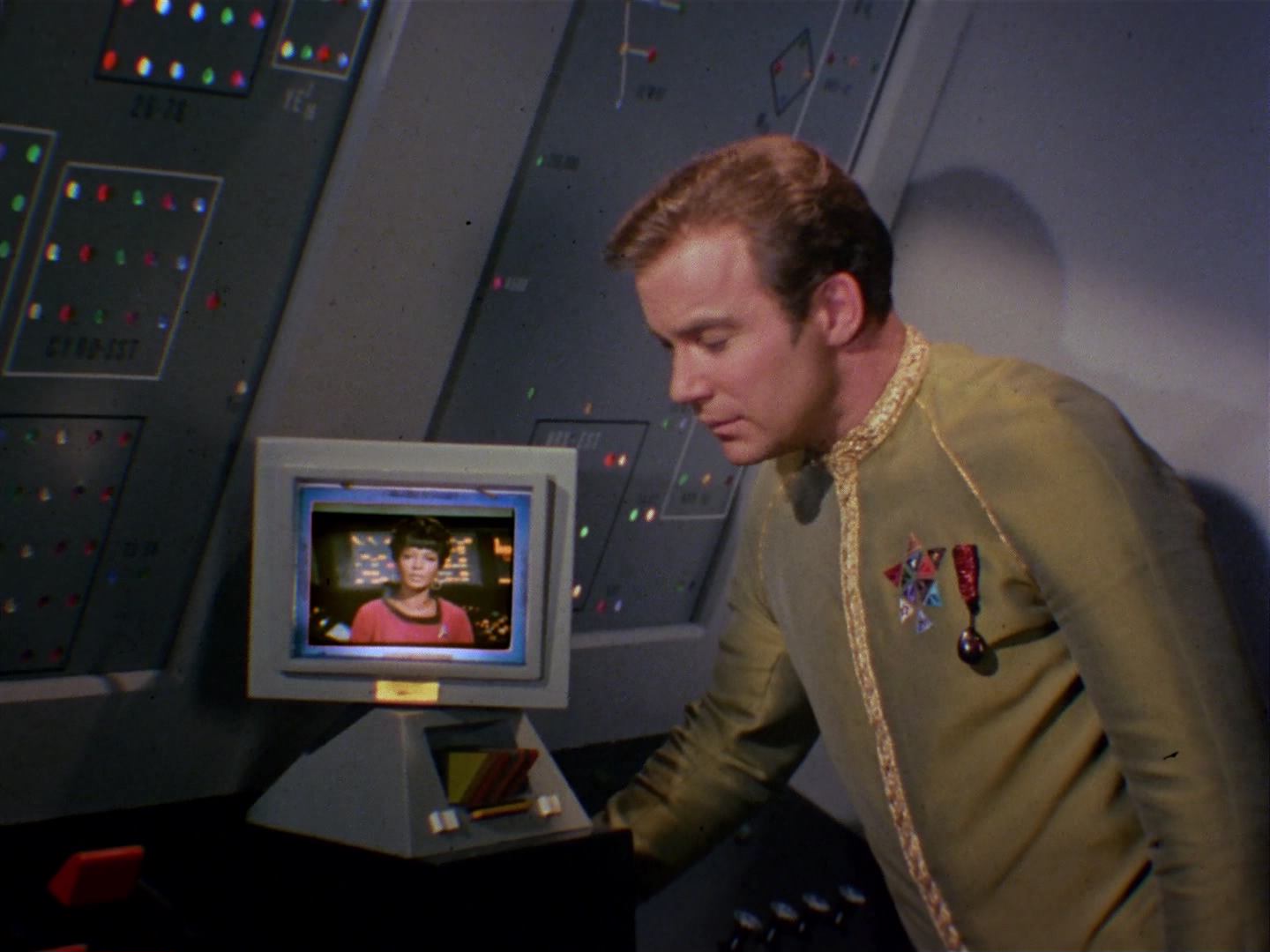 ariane179254_StarTrek_2x10_TheJourneyToBabel_0556.jpg