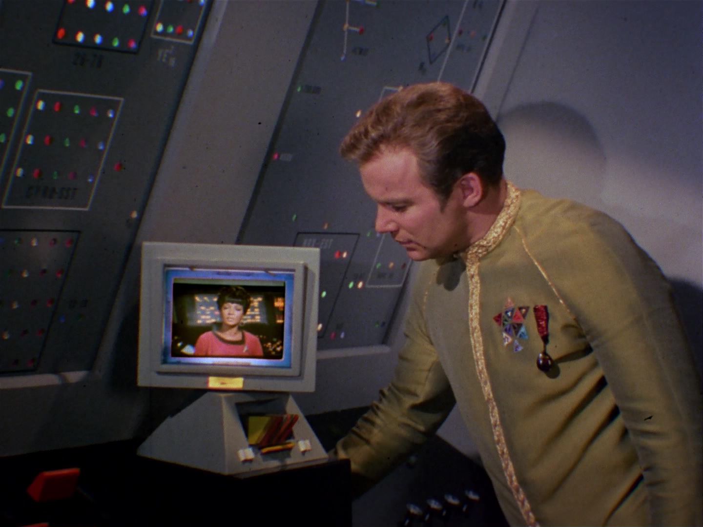 ariane179254_StarTrek_2x10_TheJourneyToBabel_0557.jpg