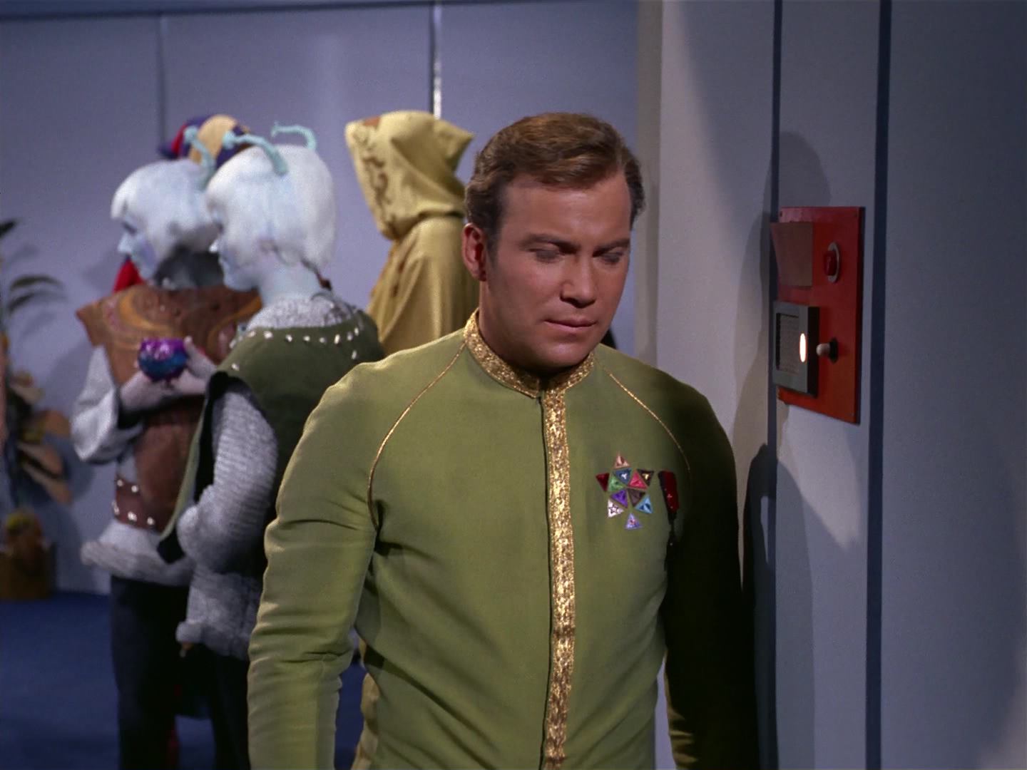 ariane179254_StarTrek_2x10_TheJourneyToBabel_0805.jpg