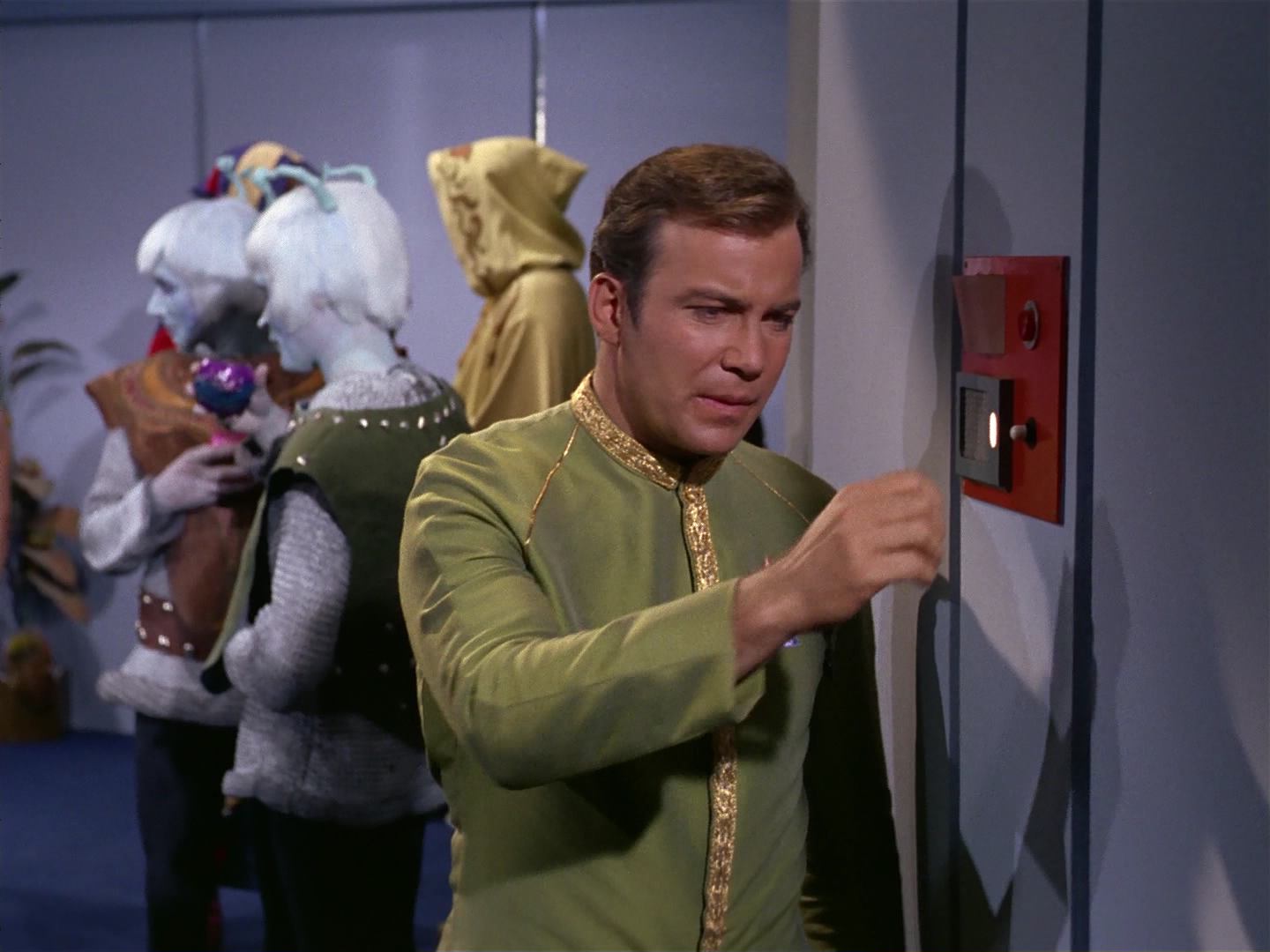 ariane179254_StarTrek_2x10_TheJourneyToBabel_0806.jpg