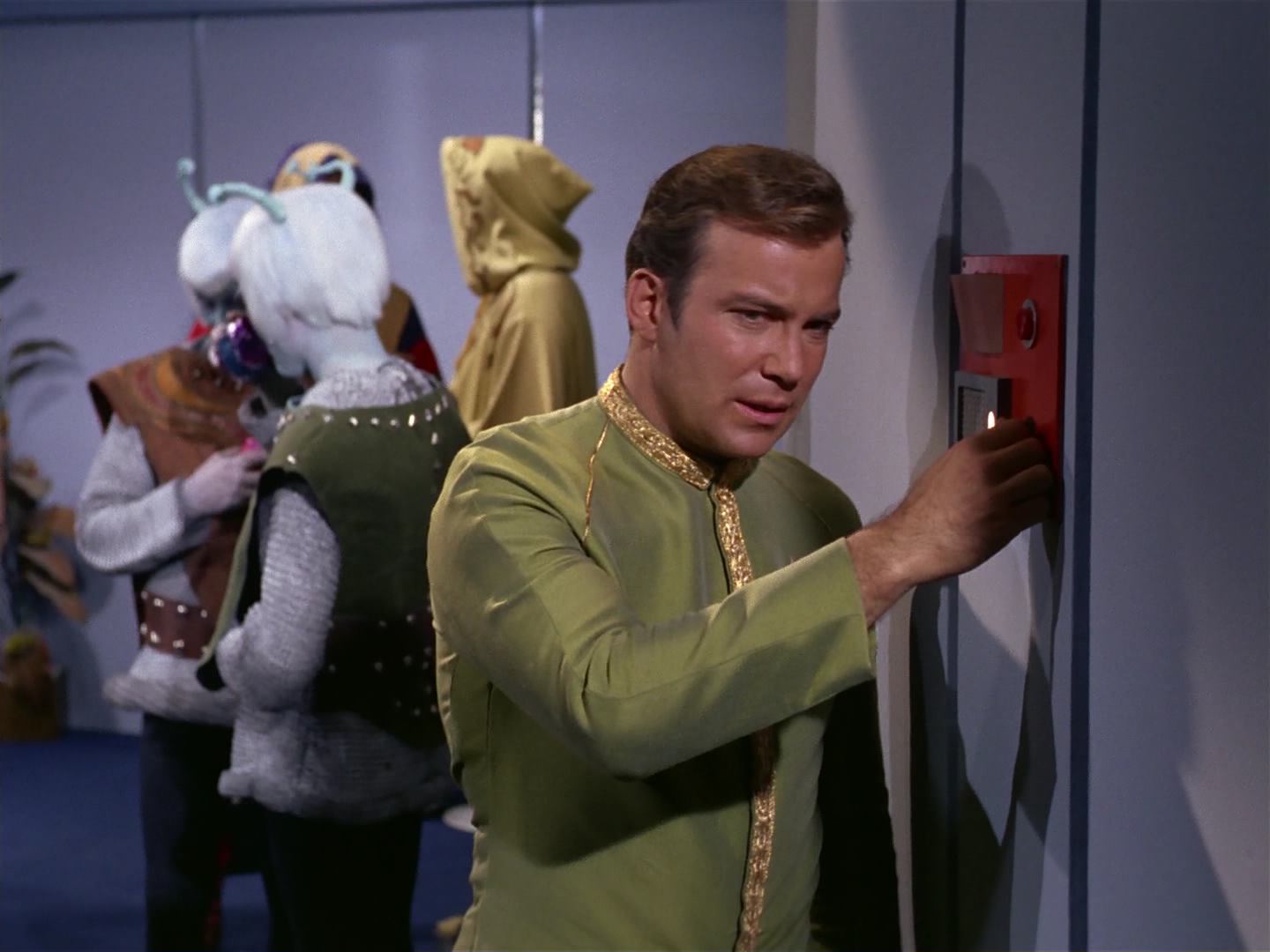 ariane179254_StarTrek_2x10_TheJourneyToBabel_0809.jpg