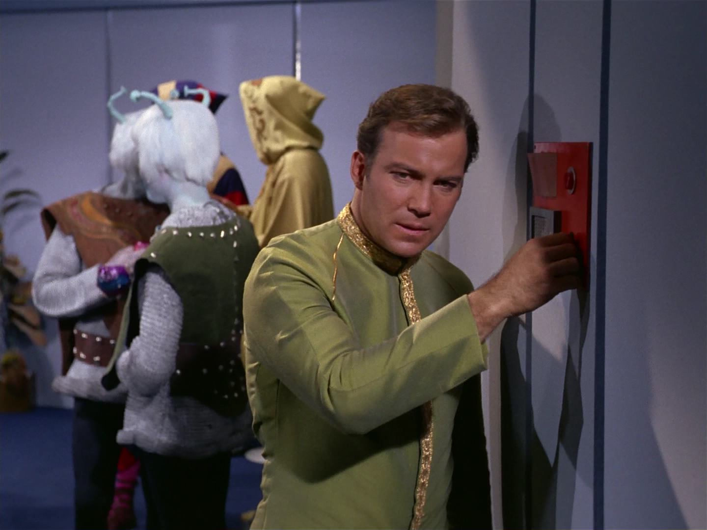 ariane179254_StarTrek_2x10_TheJourneyToBabel_0811.jpg