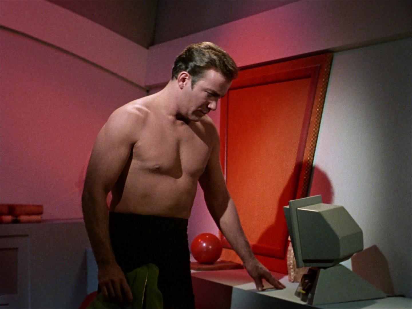 ariane179254_StarTrek_2x10_TheJourneyToBabel_1180.jpg