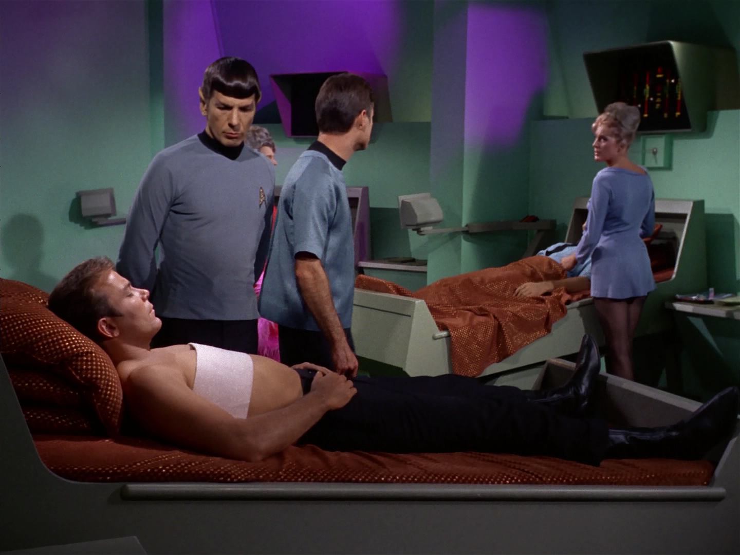 ariane179254_StarTrek_2x10_TheJourneyToBabel_2047.jpg