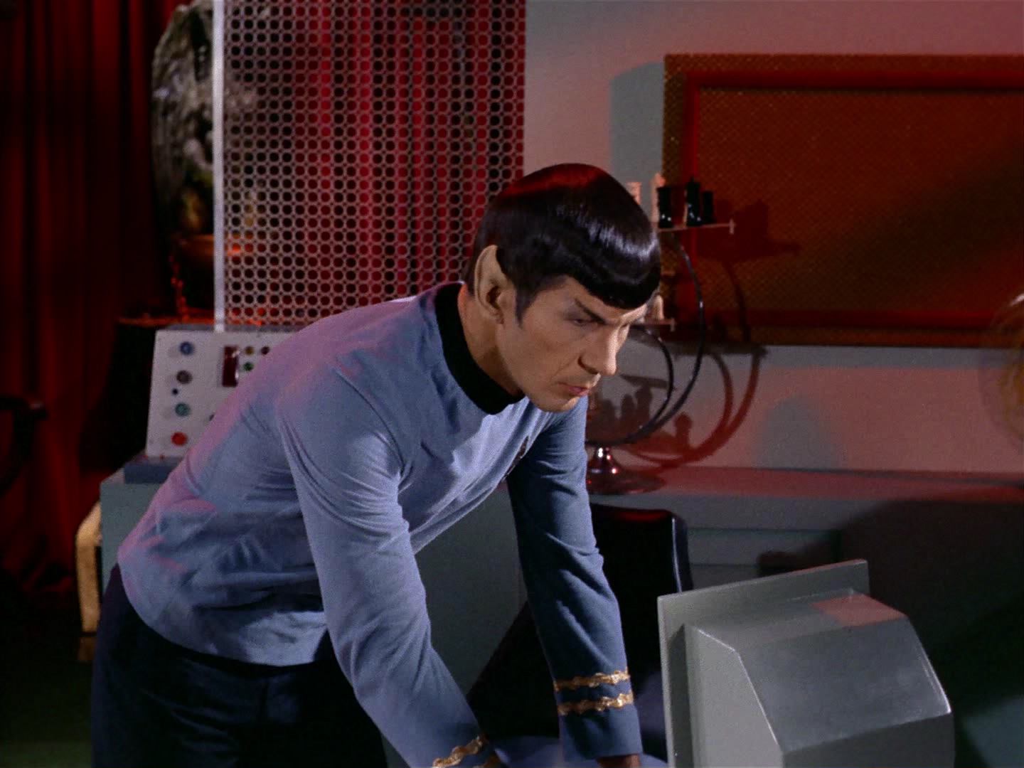 ariane179254_StarTrek_2x10_TheJourneyToBabel_2169.jpg