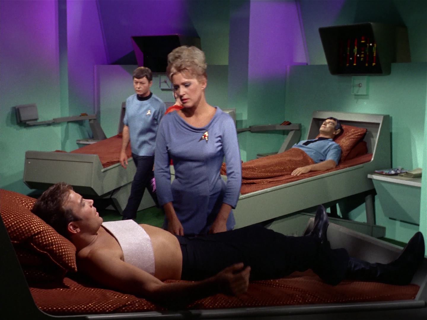 ariane179254_StarTrek_2x10_TheJourneyToBabel_2419.jpg