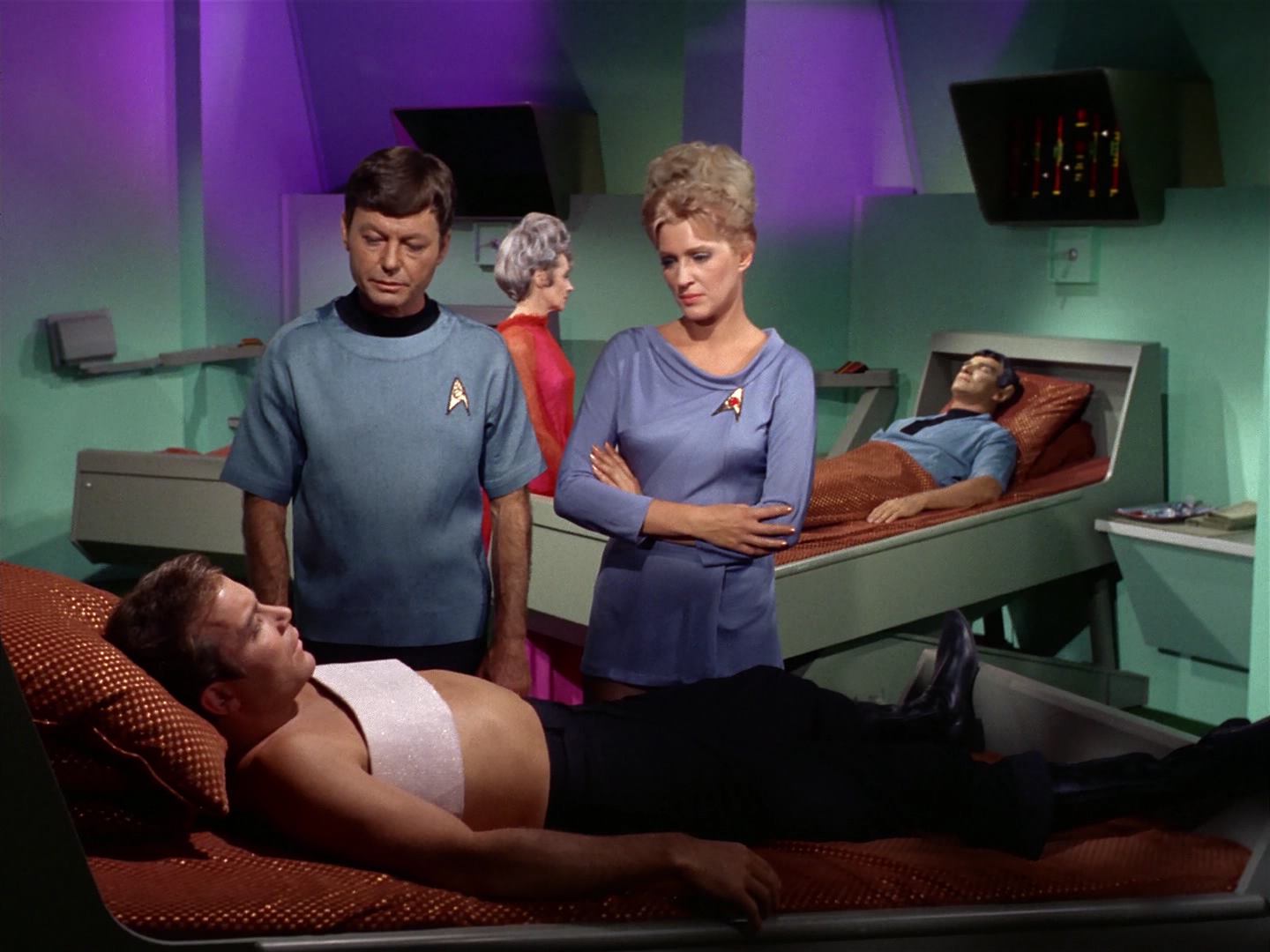 ariane179254_StarTrek_2x10_TheJourneyToBabel_2436.jpg
