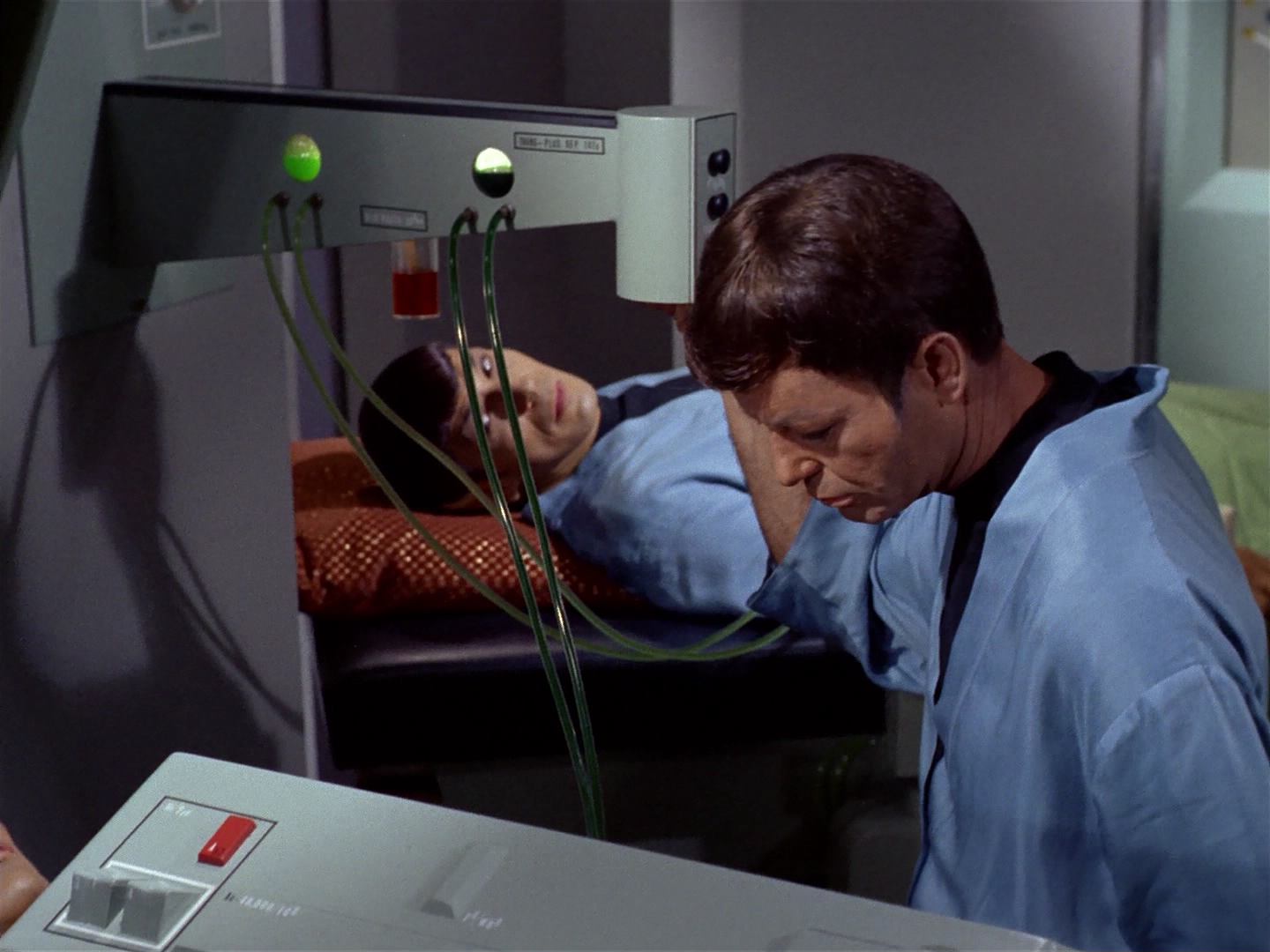 ariane179254_StarTrek_2x10_TheJourneyToBabel_2593.jpg