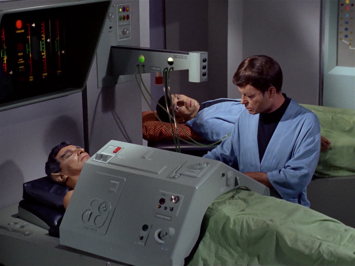 ariane179254_StarTrek_2x10_TheJourneyToBabel_2599.jpg