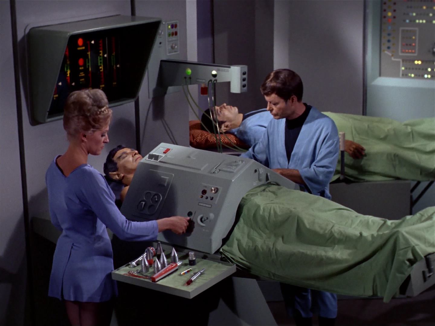 ariane179254_StarTrek_2x10_TheJourneyToBabel_2621.jpg