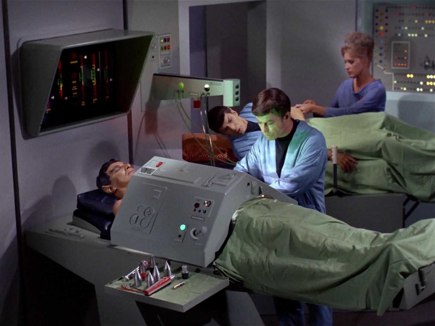 ariane179254_StarTrek_2x10_TheJourneyToBabel_2636.jpg
