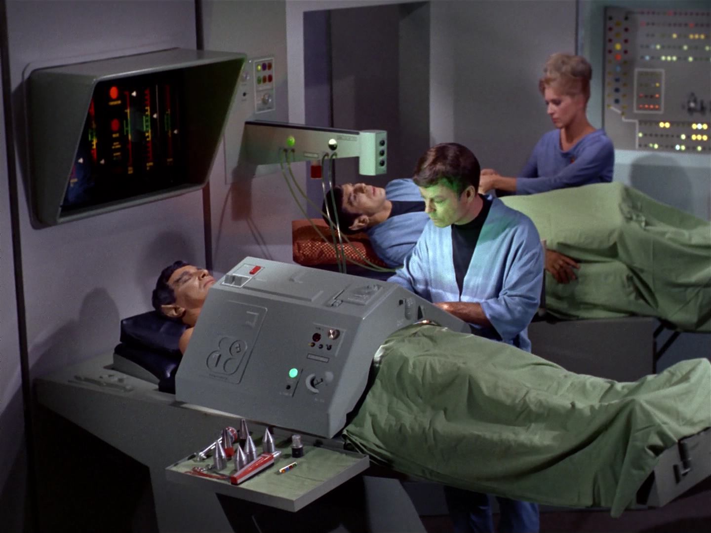 ariane179254_StarTrek_2x10_TheJourneyToBabel_2641.jpg