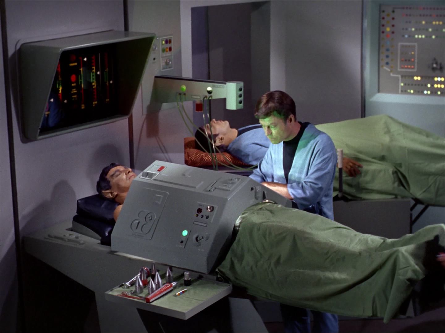 ariane179254_StarTrek_2x10_TheJourneyToBabel_2651.jpg