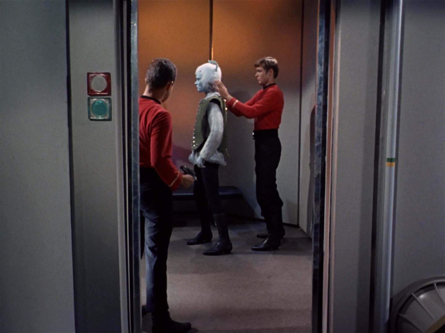 ariane179254_StarTrek_2x10_TheJourneyToBabel_2663.jpg