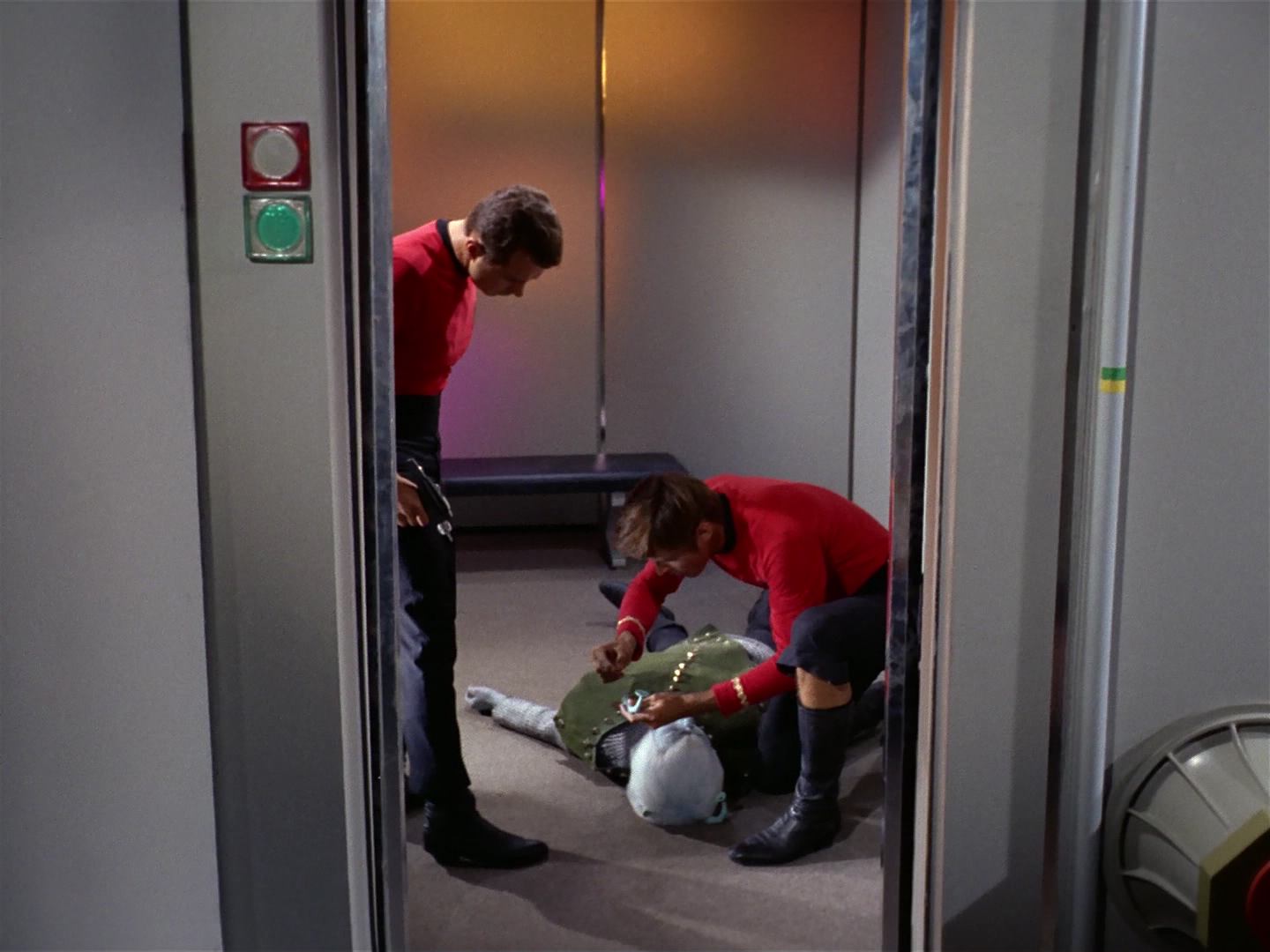 ariane179254_StarTrek_2x10_TheJourneyToBabel_2678.jpg