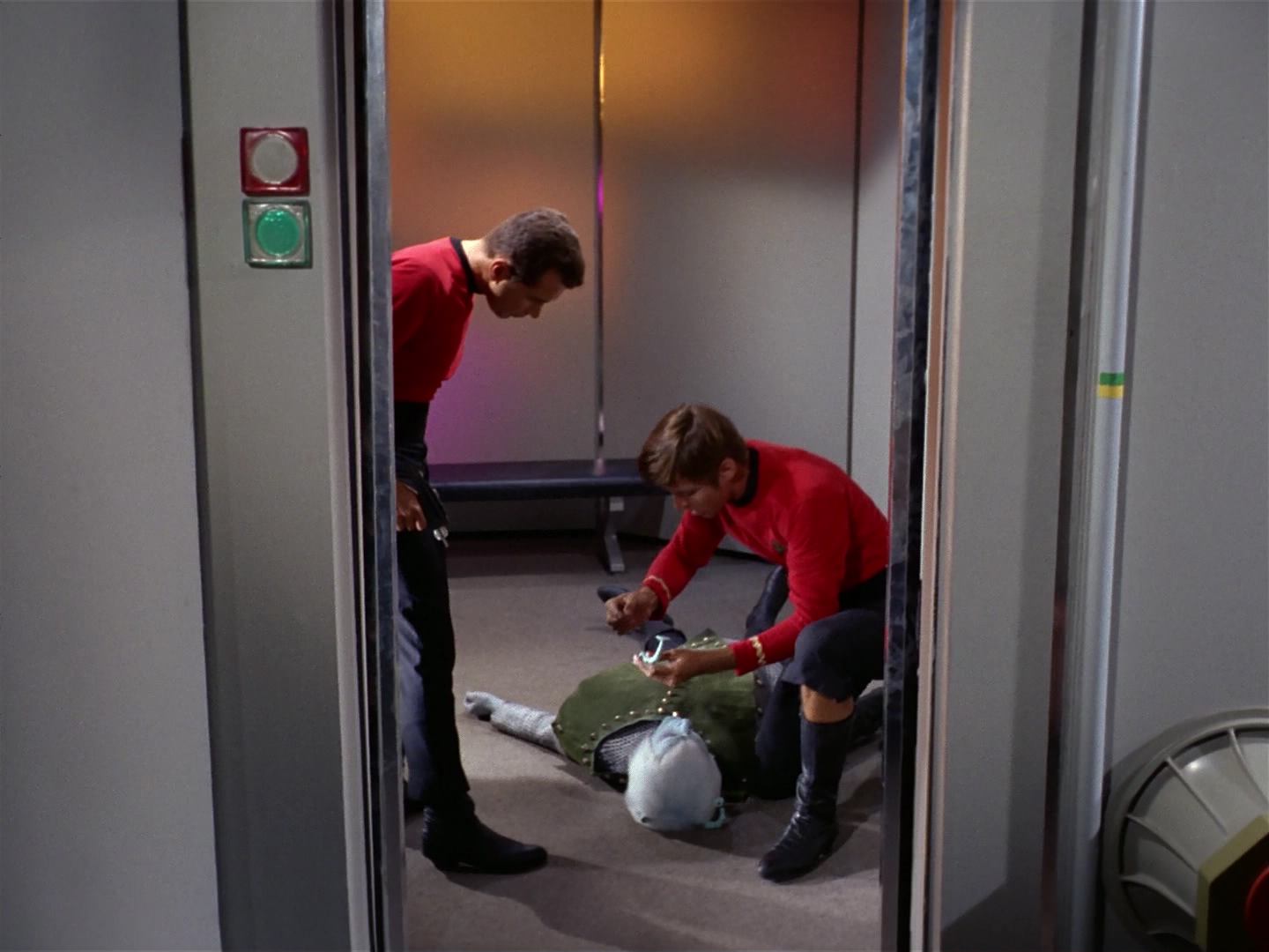 ariane179254_StarTrek_2x10_TheJourneyToBabel_2679.jpg