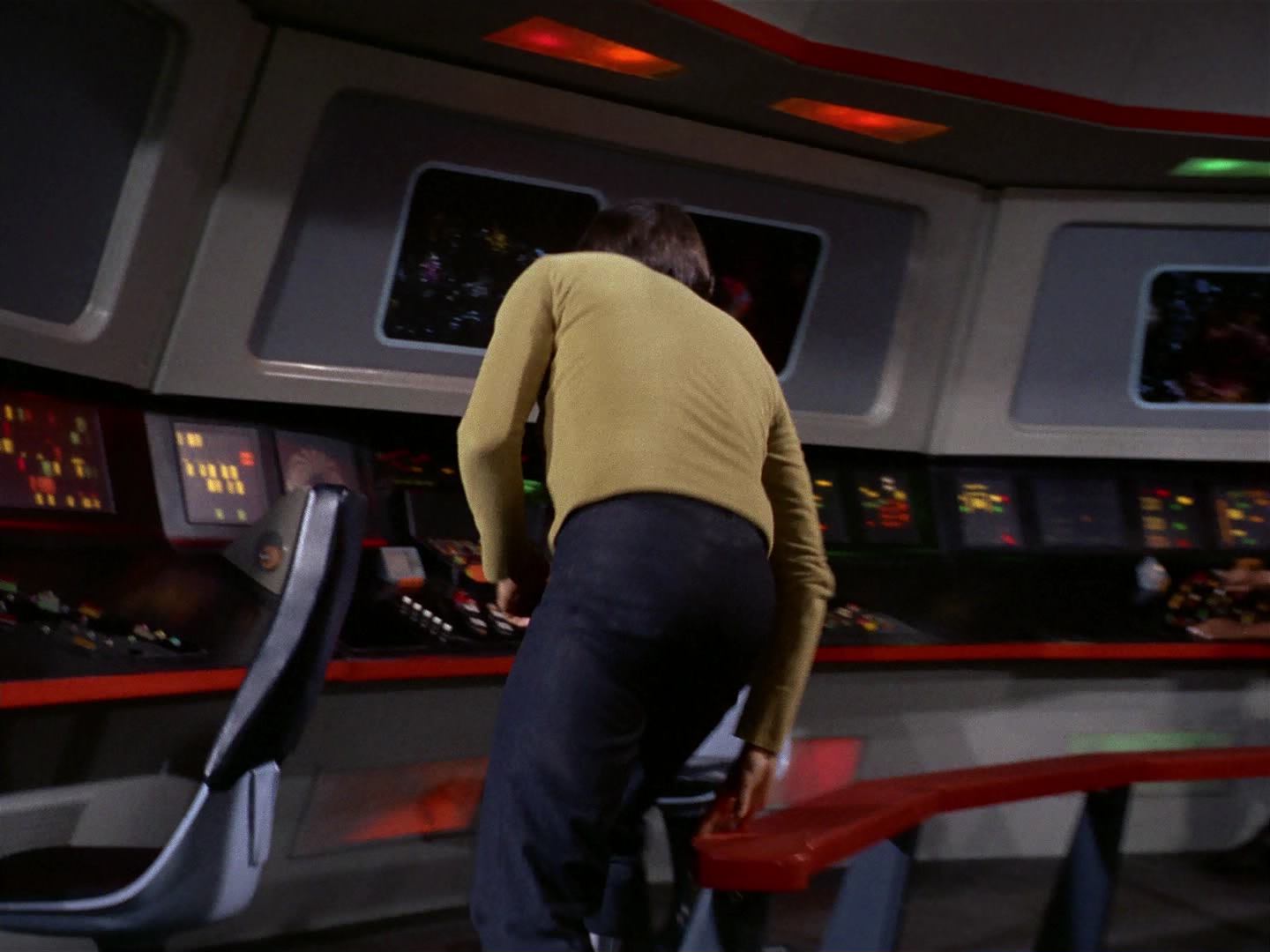 ariane179254_StarTrek_2x10_TheJourneyToBabel_2726.jpg