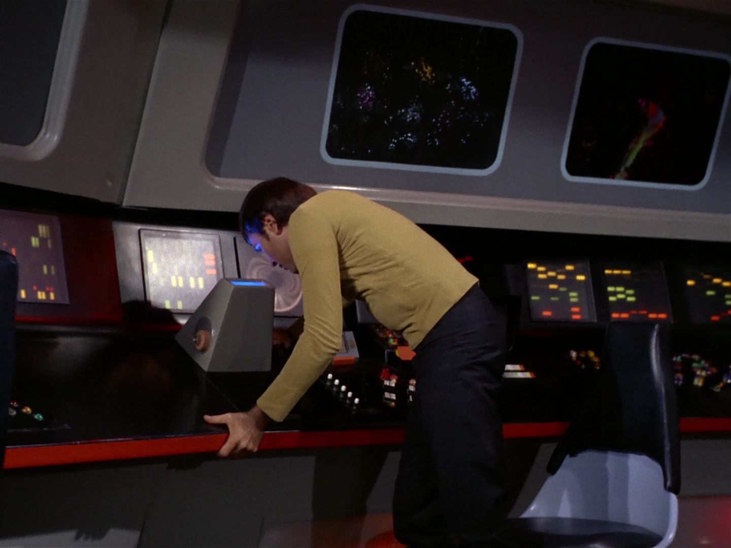 ariane179254_StarTrek_2x10_TheJourneyToBabel_2728.jpg