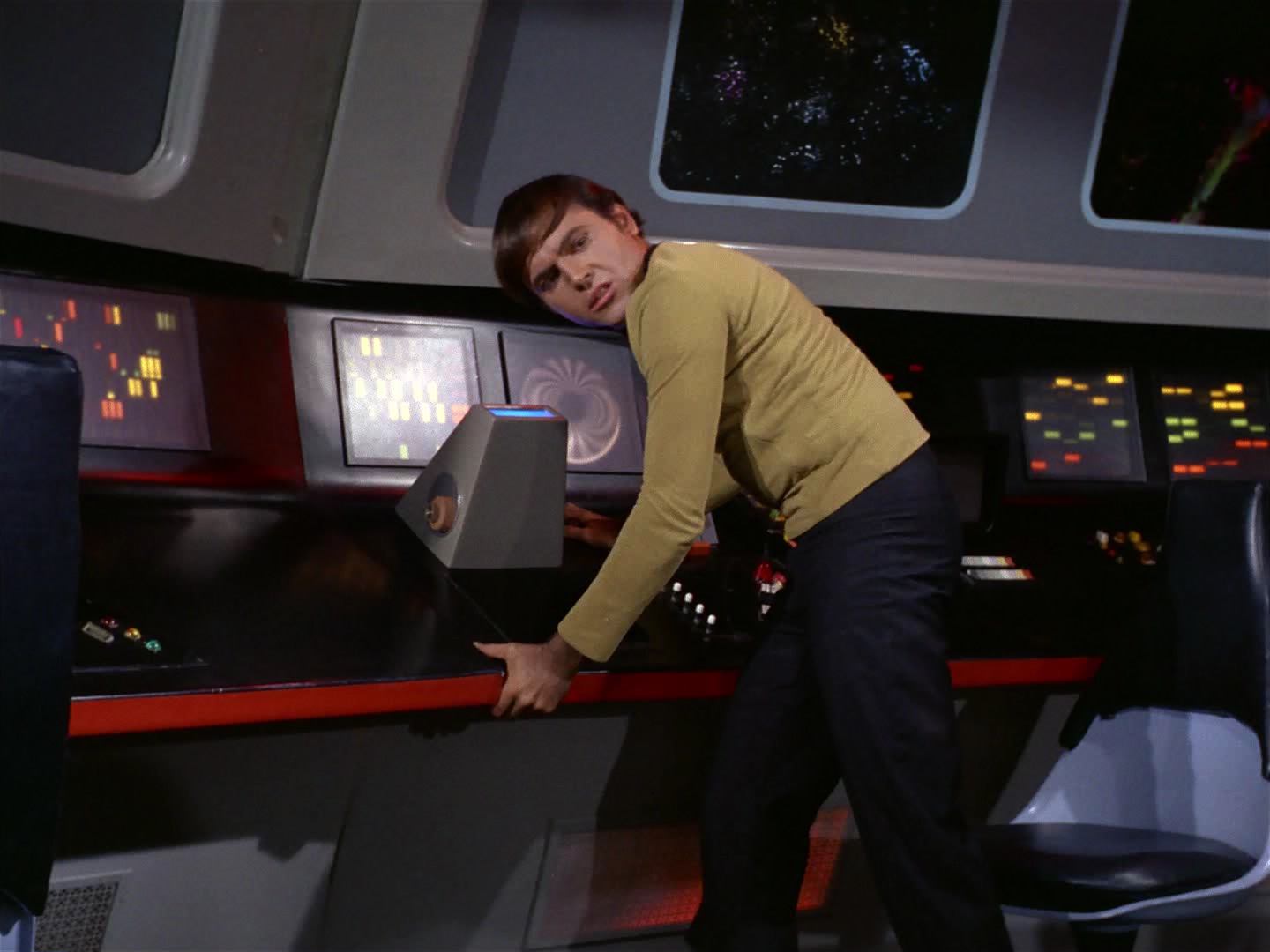 ariane179254_StarTrek_2x10_TheJourneyToBabel_2758.jpg