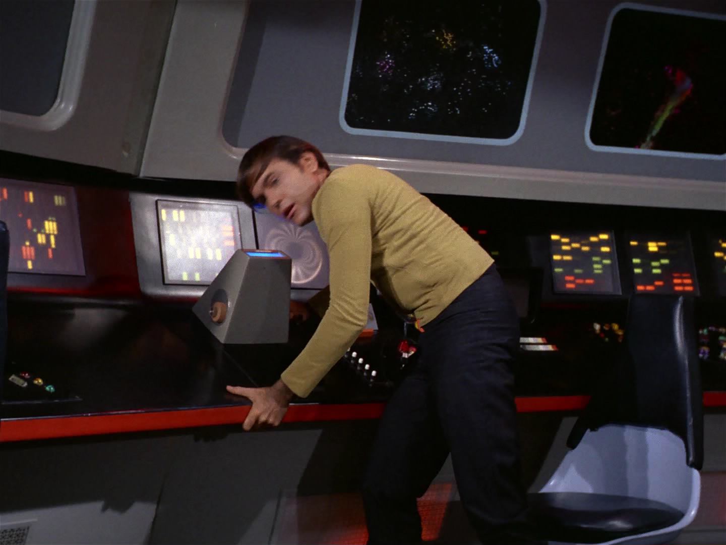 ariane179254_StarTrek_2x10_TheJourneyToBabel_2775.jpg