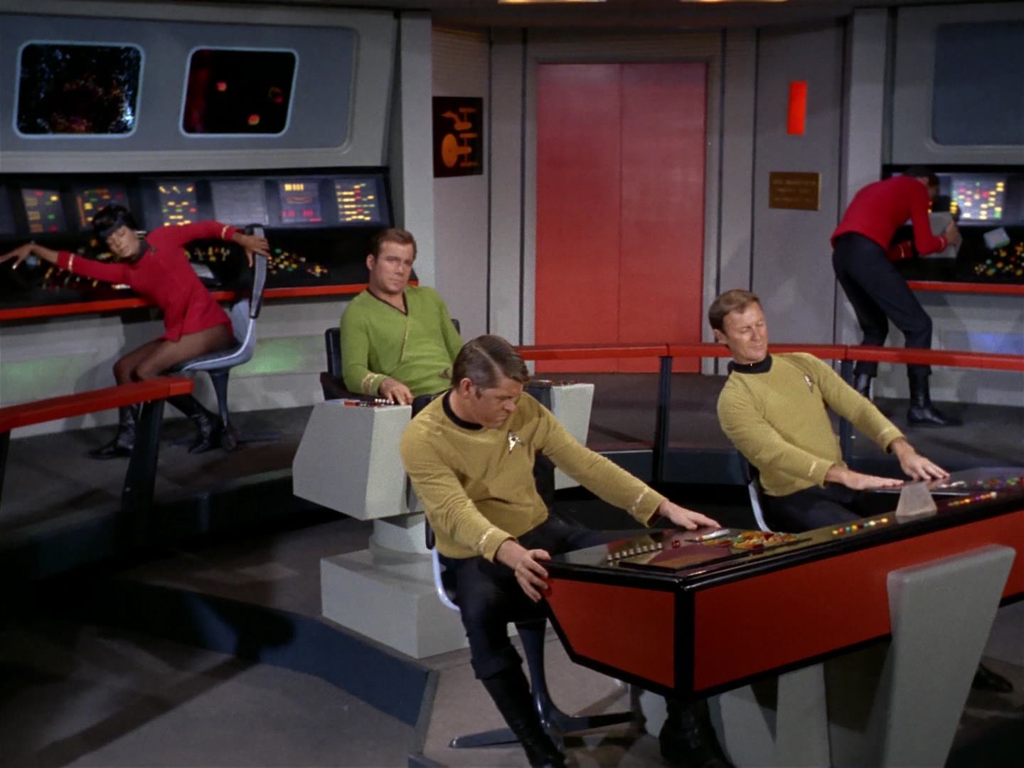 ariane179254_StarTrek_2x10_TheJourneyToBabel_2824.jpg