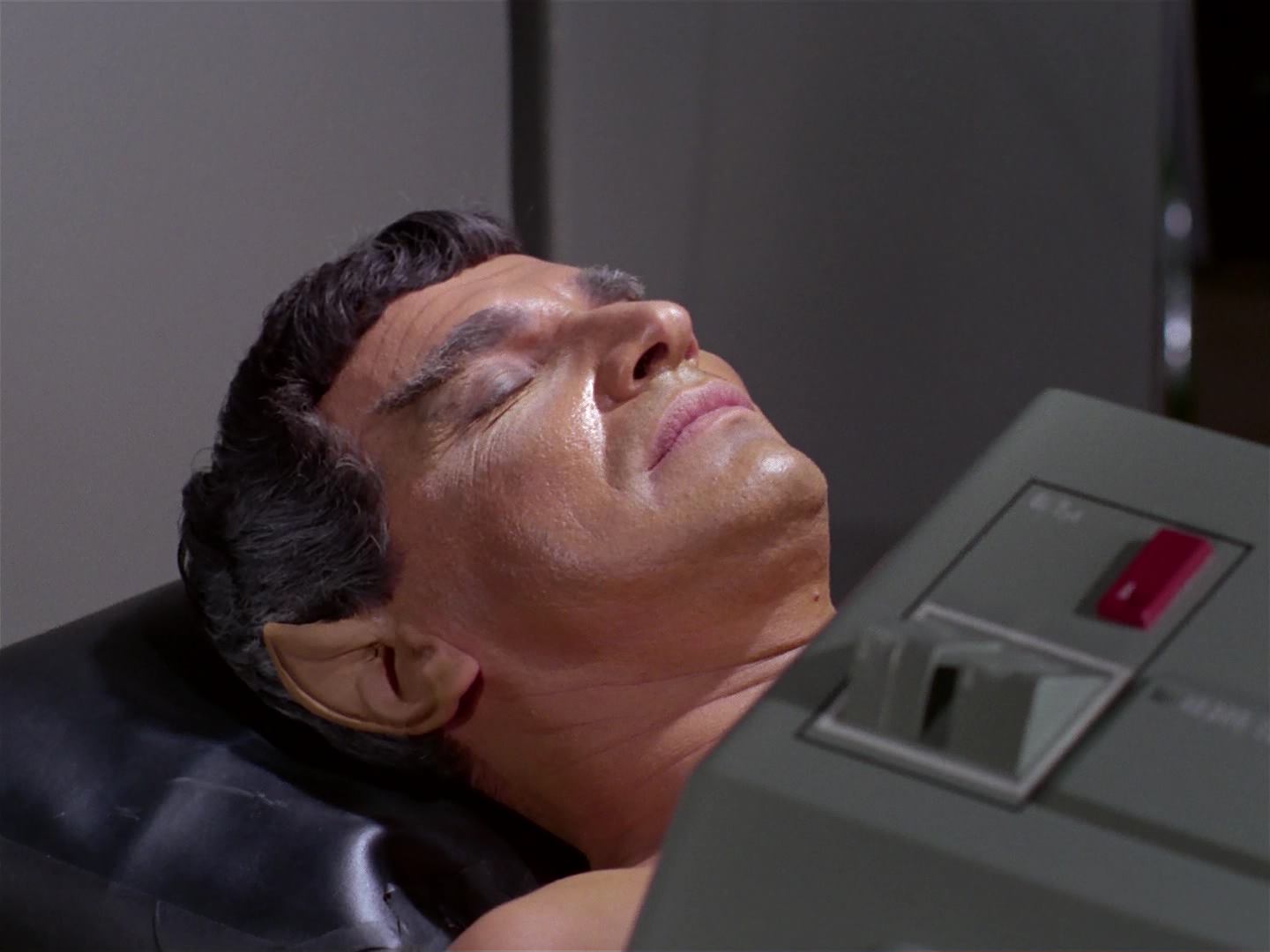ariane179254_StarTrek_2x10_TheJourneyToBabel_2837.jpg