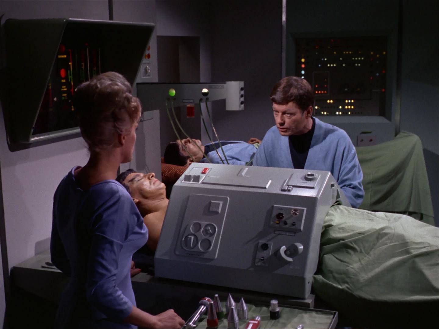 ariane179254_StarTrek_2x10_TheJourneyToBabel_2849.jpg
