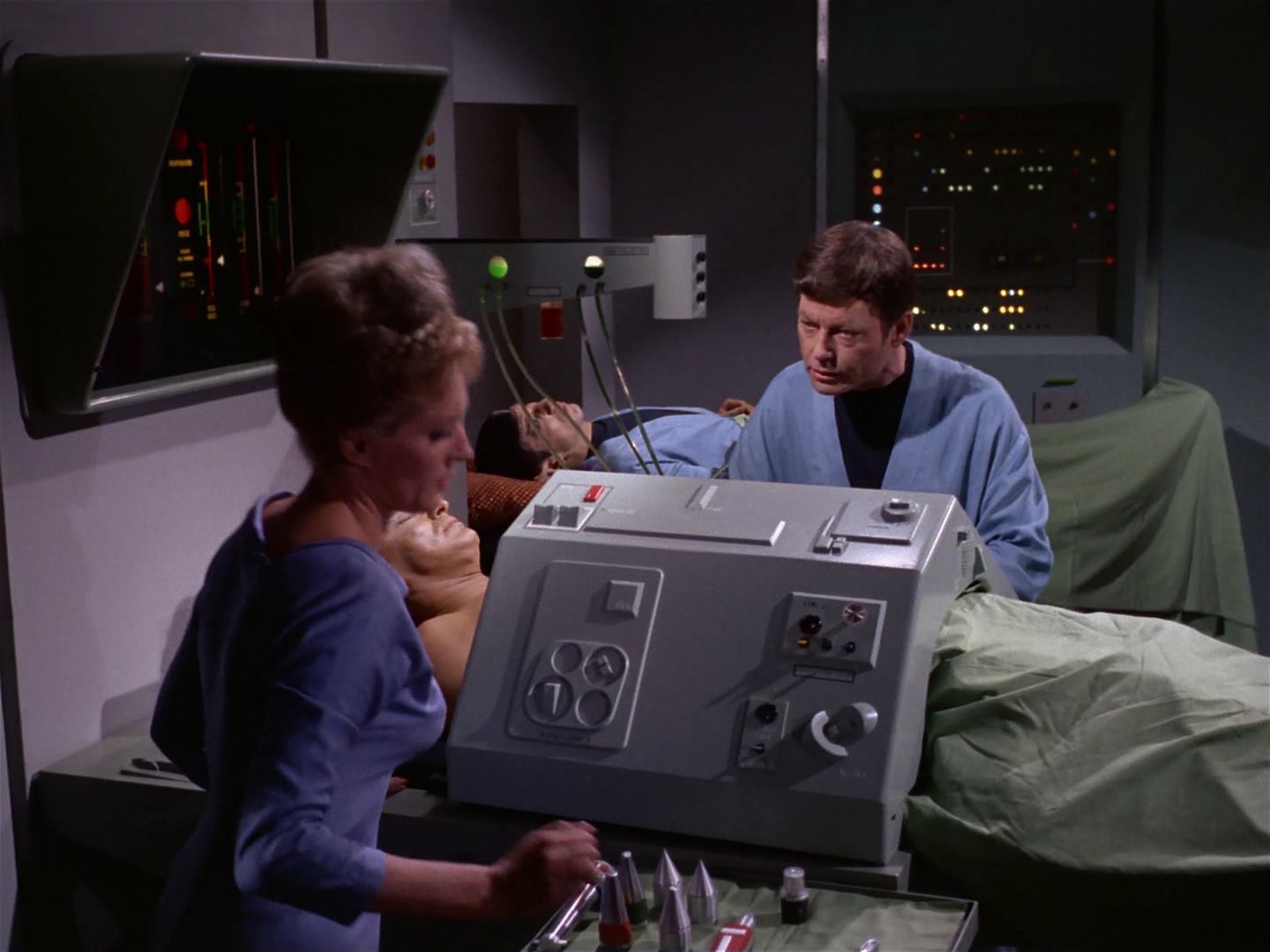 ariane179254_StarTrek_2x10_TheJourneyToBabel_2851.jpg