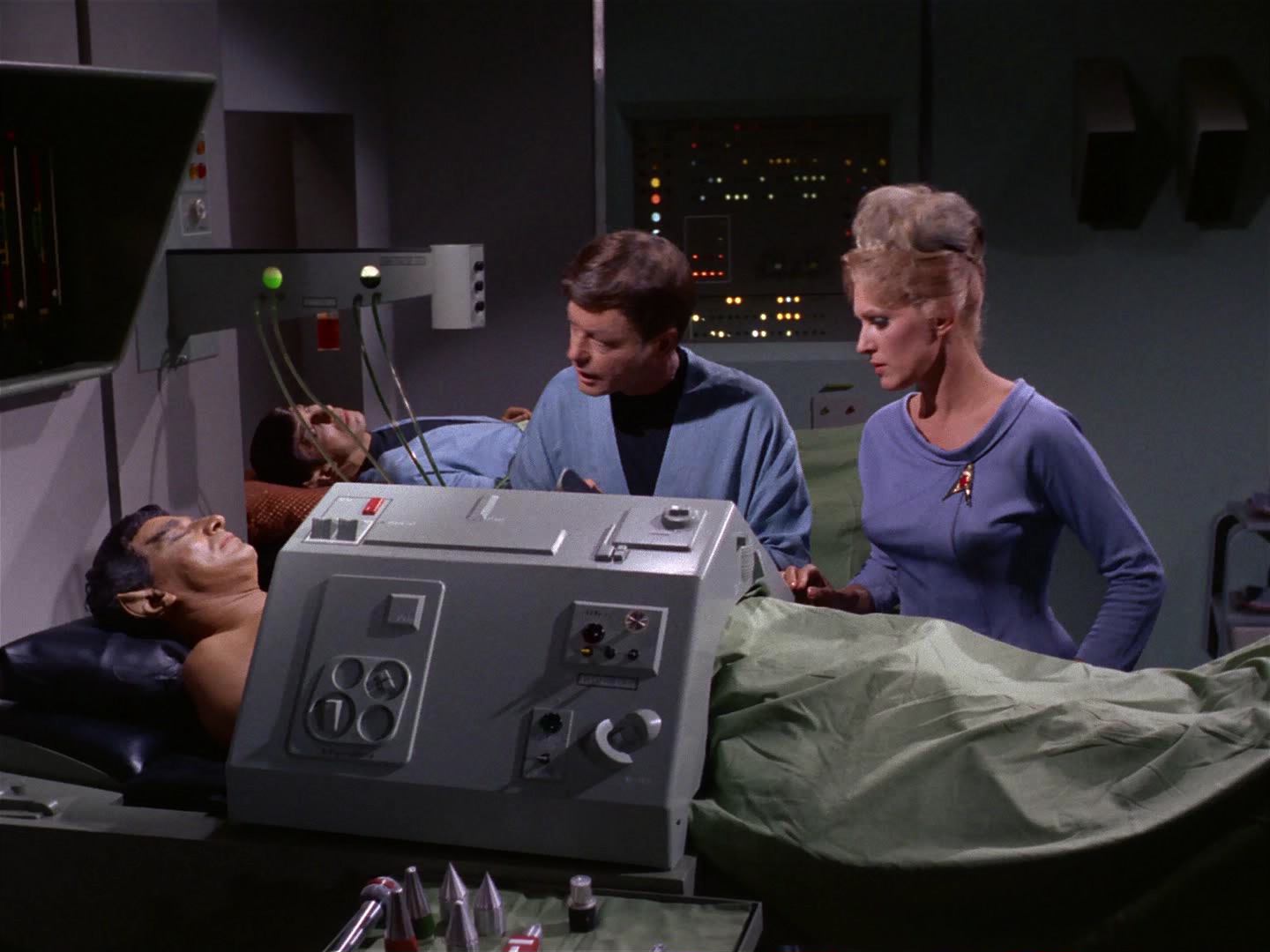 ariane179254_StarTrek_2x10_TheJourneyToBabel_2858.jpg