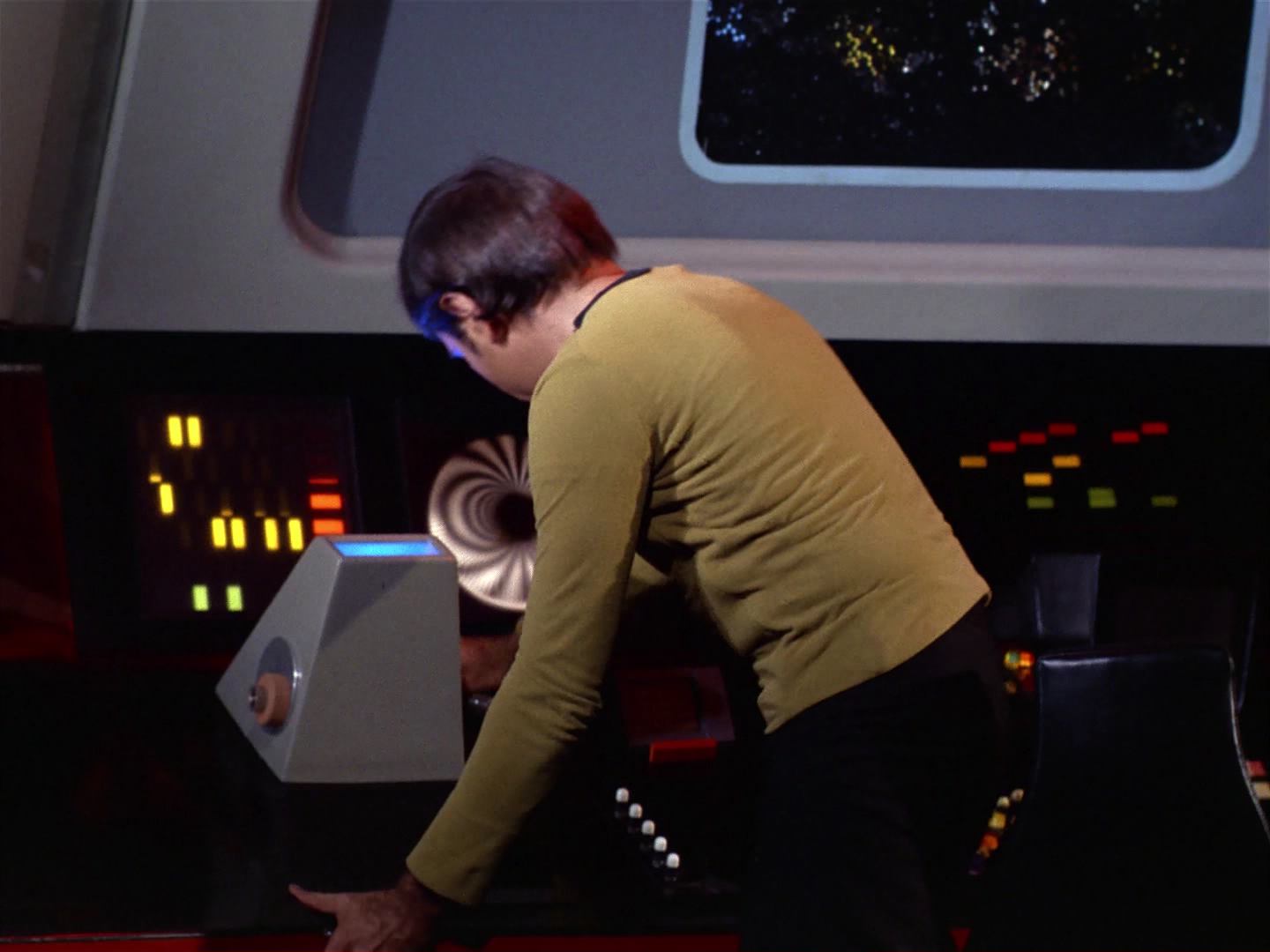 ariane179254_StarTrek_2x10_TheJourneyToBabel_2869.jpg