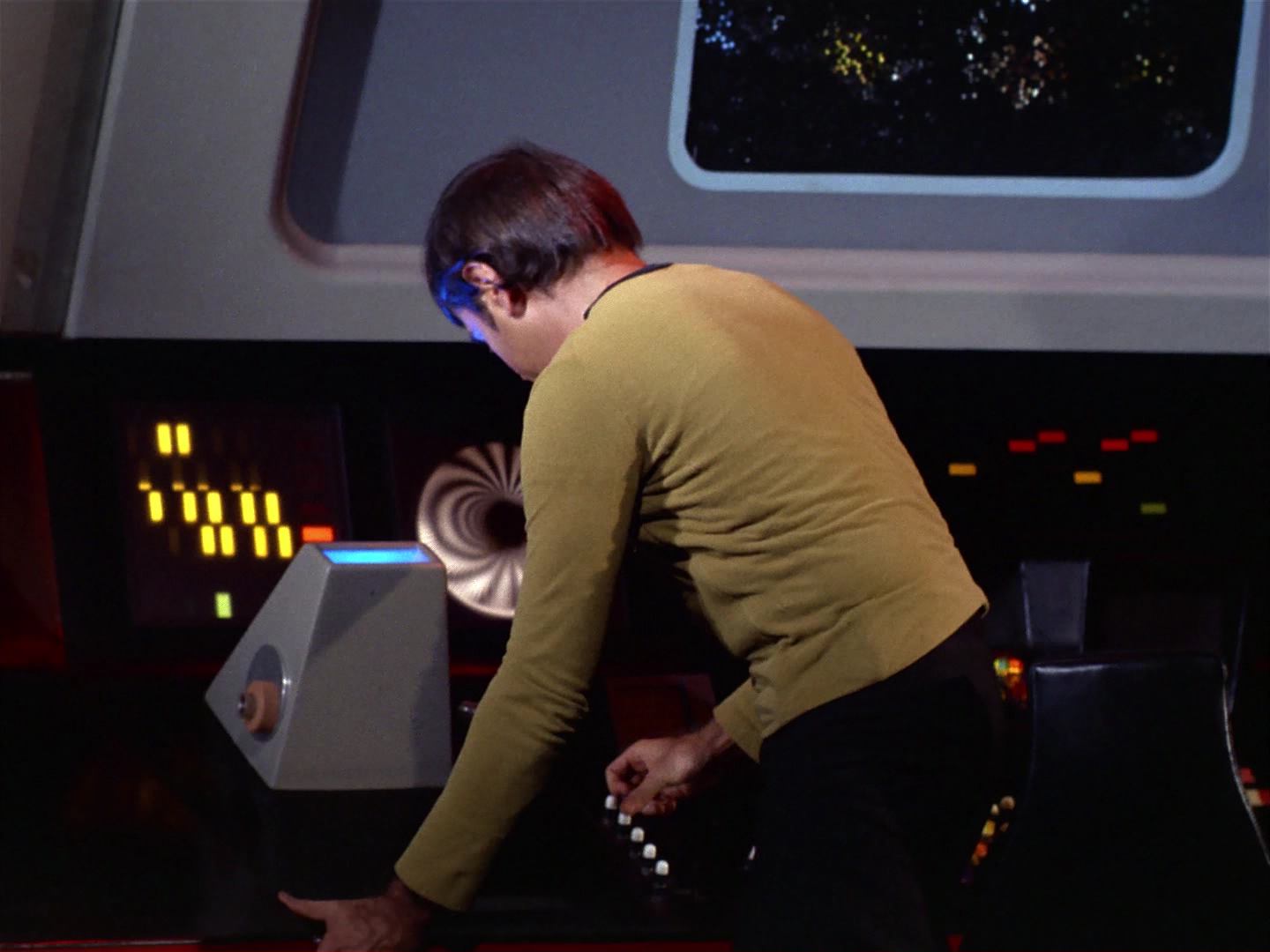 ariane179254_StarTrek_2x10_TheJourneyToBabel_2870.jpg