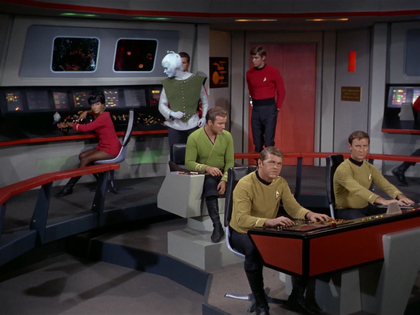 ariane179254_StarTrek_2x10_TheJourneyToBabel_2899.jpg