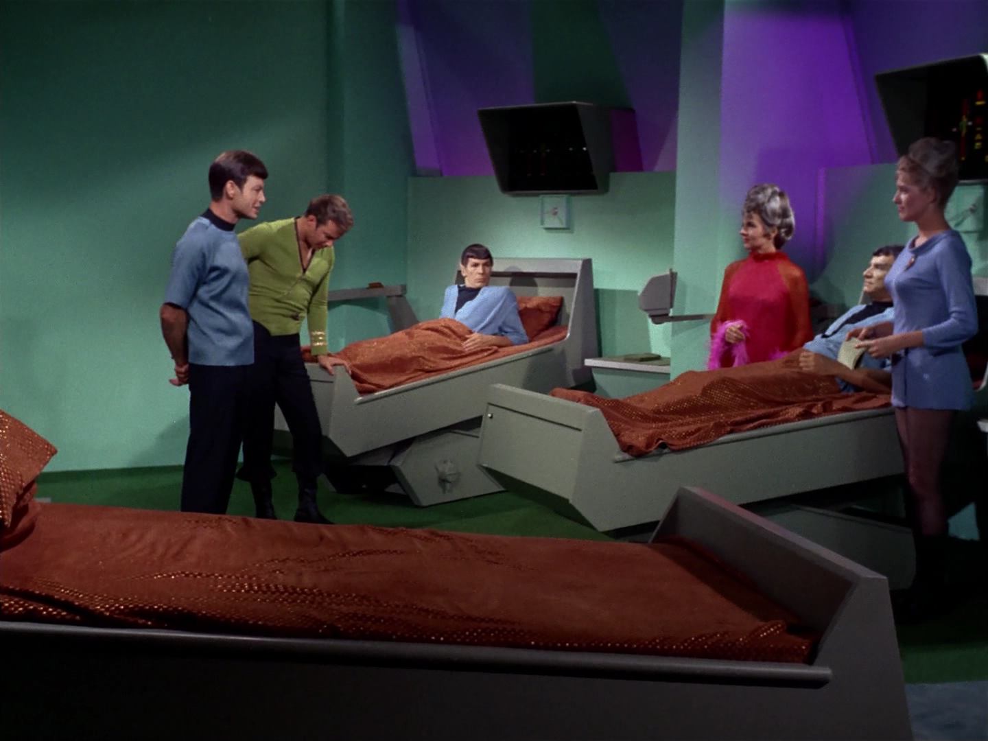 ariane179254_StarTrek_2x10_TheJourneyToBabel_3209.jpg