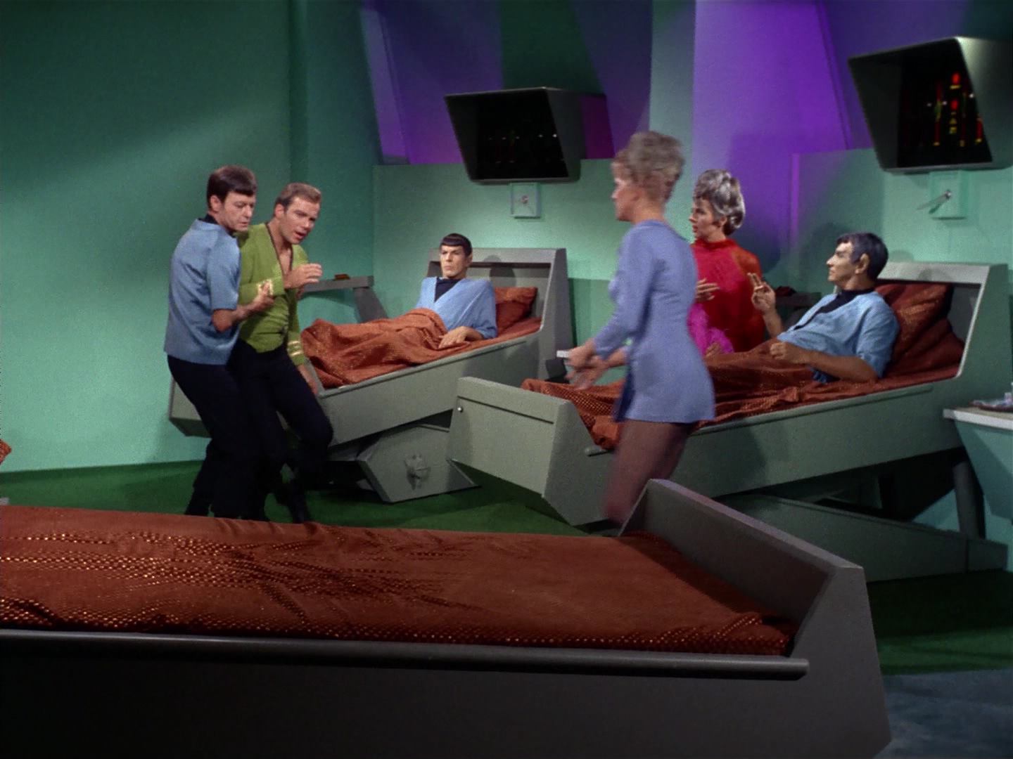 ariane179254_StarTrek_2x10_TheJourneyToBabel_3338.jpg