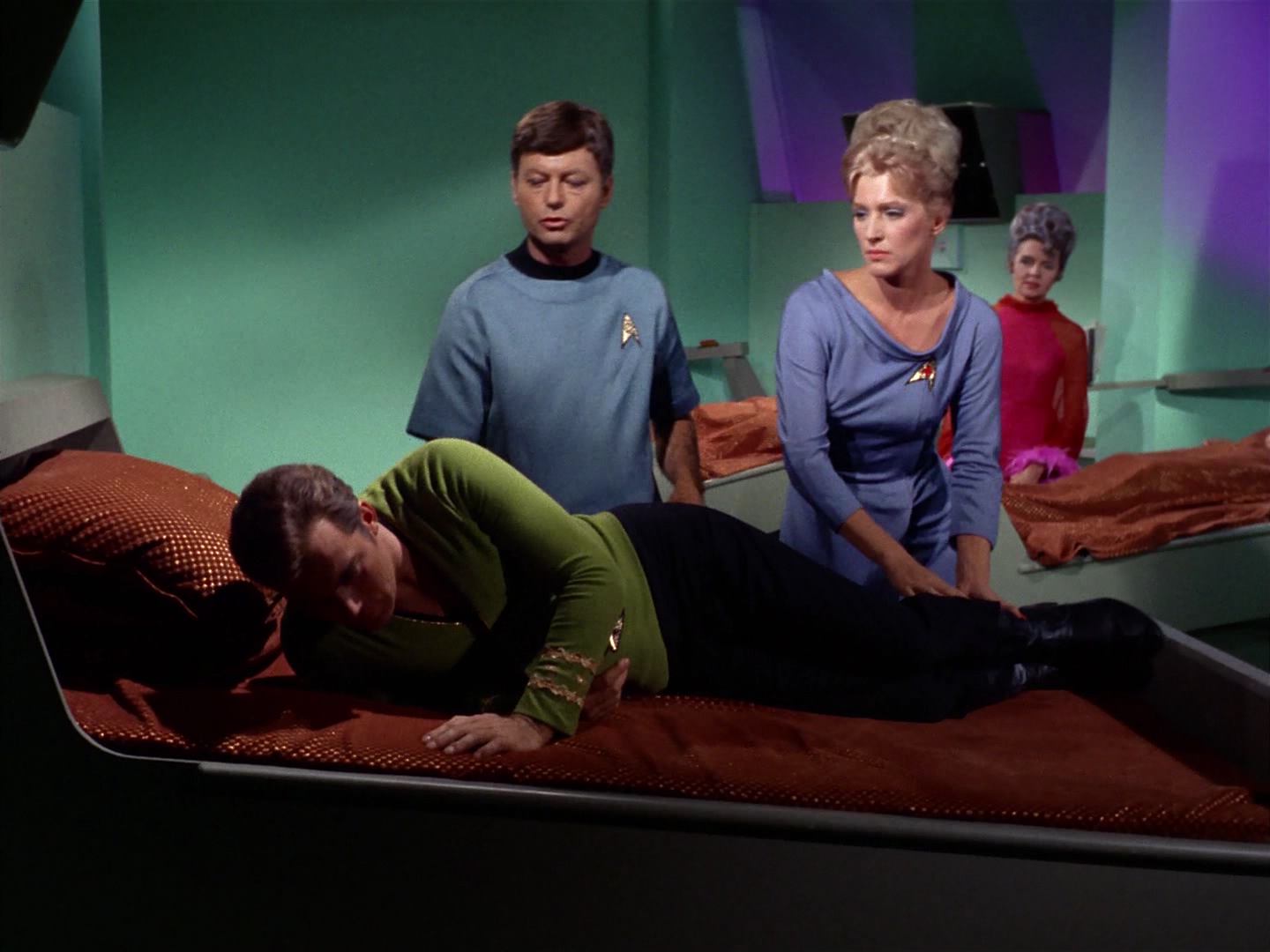 ariane179254_StarTrek_2x10_TheJourneyToBabel_3347.jpg
