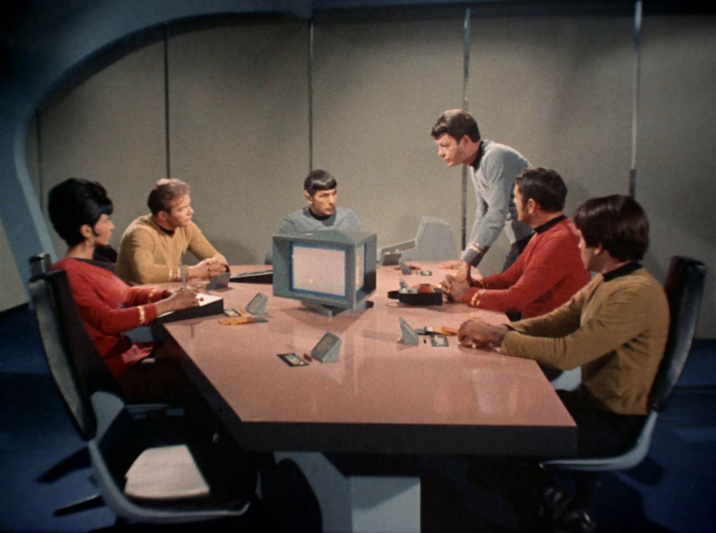 extant_StarTrek_2x11-FridaysChild_0013.jpg