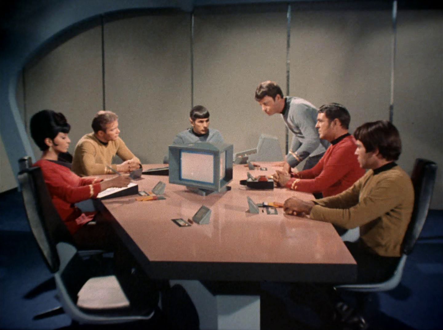 extant_StarTrek_2x11-FridaysChild_0018.jpg