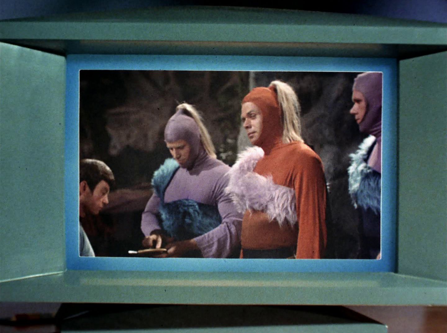 extant_StarTrek_2x11-FridaysChild_0030.jpg